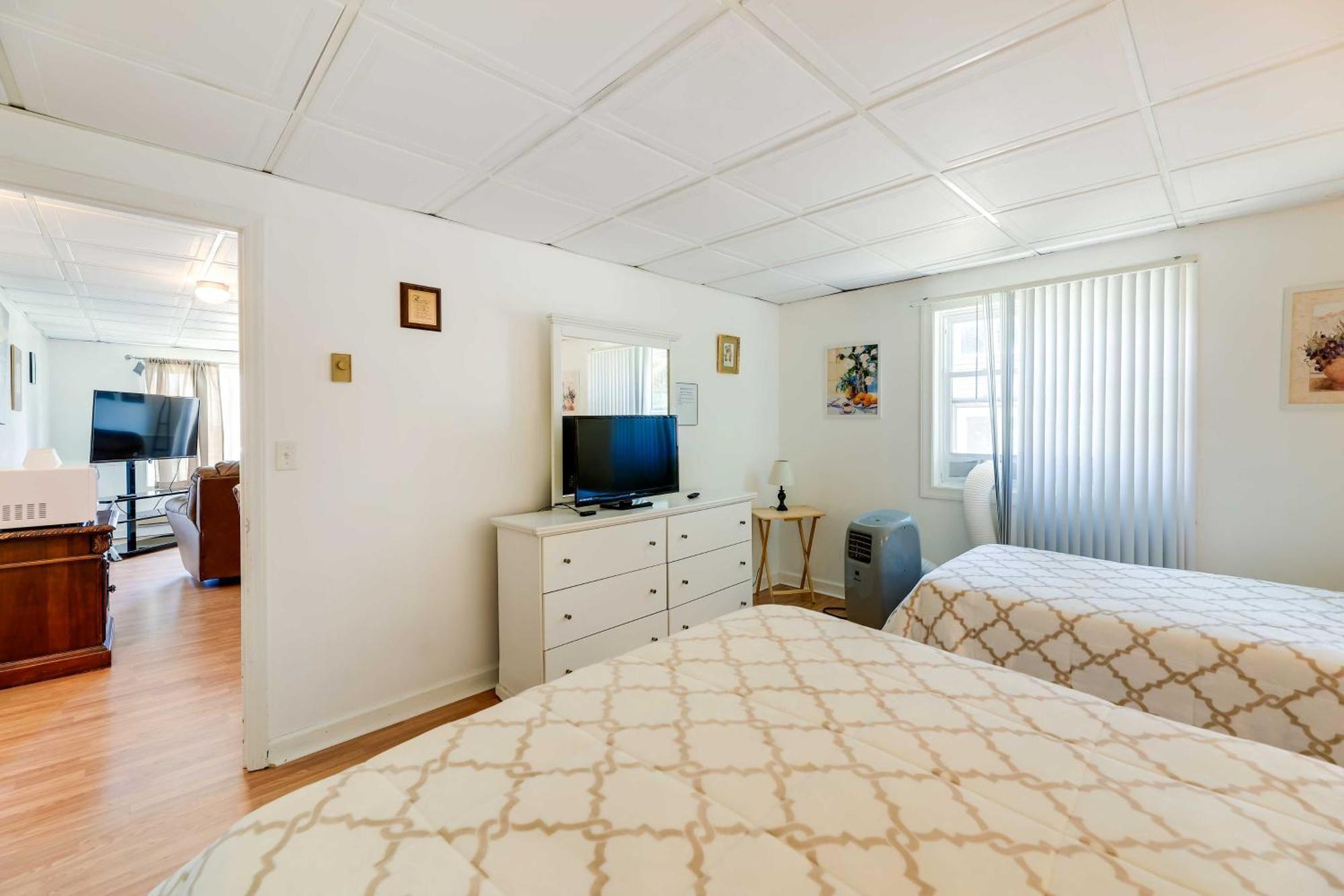1 Ocean Fun Emerald Isle Apt, Steps To Beaches! Bagian luar foto